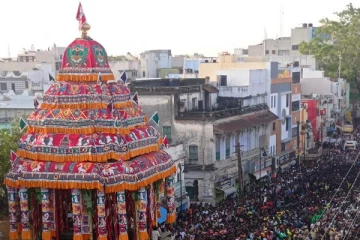 மதுரை சித்திரை திருவிழா தேரோட்டம் தொடங்கியது - மக்கள் வெள்ளத்தில் மிதந்து வந்த தேர்!