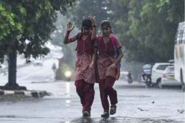 கனமழை எதிரொலி பள்ளி,கல்லூரிகளுக்கு விடுமுறை