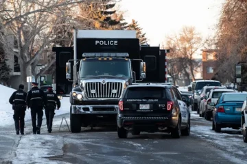 எட்மொன்டன் அருகே பயங்கர விபத்து – 2 பேர் பலி