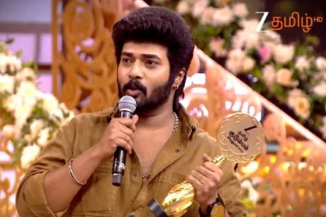 வெள்ளித்திரை நாயகியுடன் காதலா... விருது மேடையில் ஓபனாக கூறிய சீரியல் நடிகர் கார்த்திக் ராஜ்