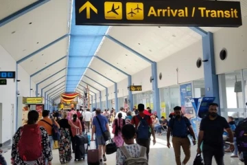 நாட்டை விட்டு வெளியேறும் இளைஞர்கள்: சஜித் பிரேமதாச சாடல்