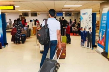 வெளிநாடு செல்லும் நோக்கில் கடவுச்சீட்டிற்காக விண்ணப்பிப்போரின் எண்ணிக்கை அதிகரிப்பு