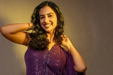 ஹோம்லி லுக்கில் மீனாட்சி சவுத்ரி.. அழகிய லேட்டஸ்ட் ஸ்டில்கள்