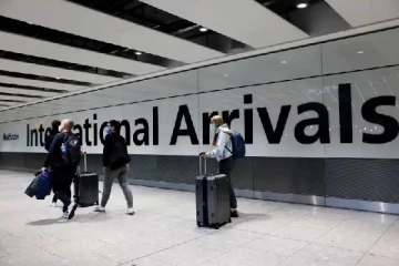 புதிய வேலை வாய்ப்புகளை ஐரோப்பியர்கள் அல்லாத புலம்பெயர் மக்களிடம் இழந்த பிரித்தானியர்கள்