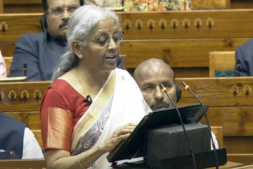 8-வது முறையாக பட்ஜெட்டை தாக்கல் செய்தார் நிர்மலா சீதாராமன்: நேரலை வீடியோ