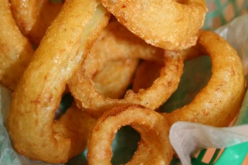 ஆசை ஆசையாய் ஆனியன் ரிங்ஸ் ஆர்டர் செய்த இளைஞர்....பார்சலை பிரித்த போது காத்திருந்த அதிர்ச்சி