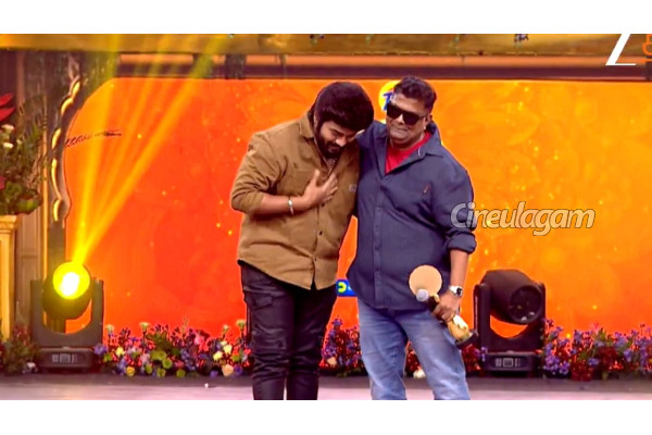 வெள்ளித்திரை நாயகியுடன் காதலா... விருது மேடையில் ஓபனாக கூறிய சீரியல் நடிகர் கார்த்திக் ராஜ் | Zee Kudumbam Viruthugal Karthik Raj Wins