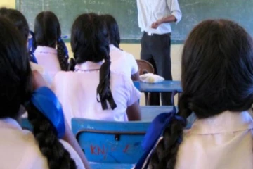 யாழில் கொடூர சம்பவம்... தந்தையின் தலையில் பயங்கரமாக தாக்கிய பிரபல ஆசிரியர்!