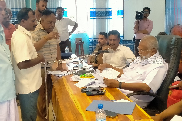 சட்டவிரோதமான மணல் அகழ்வு தொடர்பில் டக்ளஸ் தேவானந்தா கலந்துரையாடல் (Photos) | Illegal Sand Excavations And Douglas Devananda