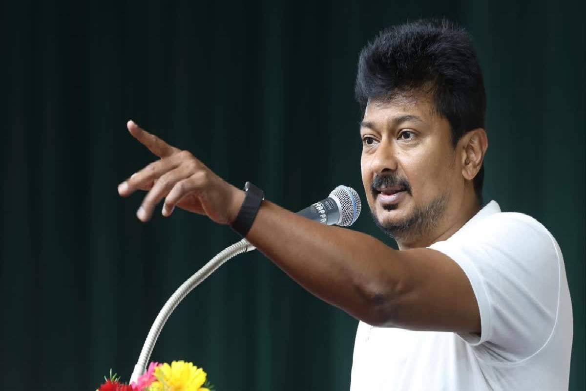 மருத்துவப் பணியாளர்கள் வீட்டுக்காவல்: உதயநிதி ஸ்டாலின் கண்டனம்! | Udhayanidhi Condemns Medical Workers House Arrest