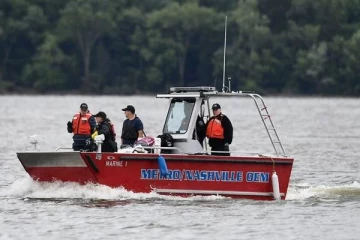 அமெரிக்காவில் ஏரியில் விழுந்த விமானத்தில் இருந்த 7 பேர் உயிரிழப்பு