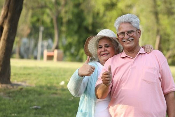 மூத்த குடிமக்களுக்கான ஆயுள் காப்பீடு: முக்கிய பரிசீலனைகள் | Life Insurance Policy For Older People