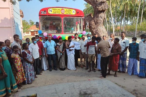 புங்குடுதீவு - இறுப்பிட்டி பகுதி மக்களின் நலன்கருதி பேருந்து சேவை ஆரம்பம்!  (Photos) | Douglasdevananda Punkudutivu Srilanka