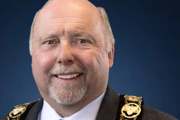 ஹிட்லரின் புத்தகத்தினால் பதவி இழந்த கனடிய அதிகாரி