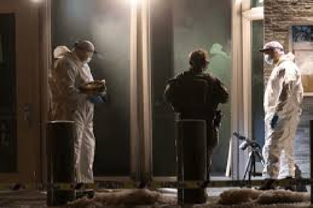 நோர்வே தலைநகரில் அமெரிக்க தூதரக குண்டுவெடிப்பு : சந்தேக நபரின் படம் வெளியானது | Images Of Oslo Us Embassy Explosion Suspect நோர்வே தலைநகரில் அமெரிக்க தூதரக குண்டுவெடிப்பு : சந்தேக நபரின் படம் வெளியானது | Images Of Oslo Us Embassy Explosion Suspect