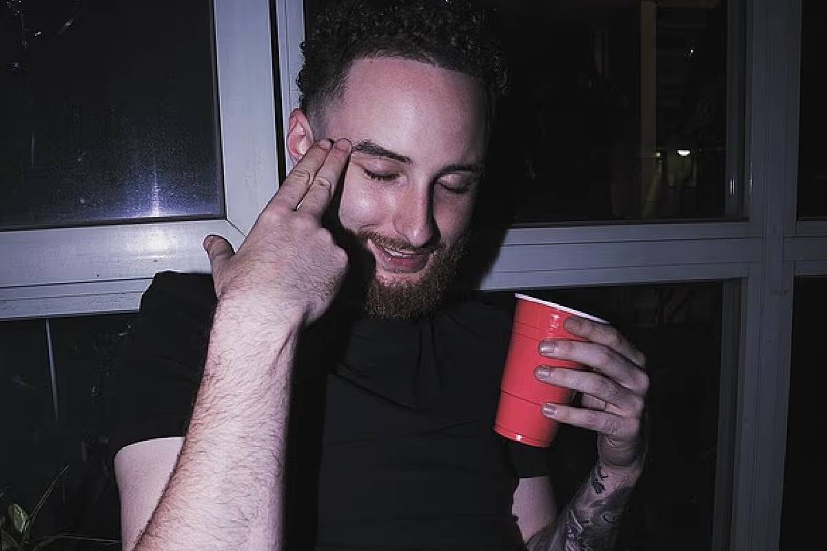 ஒரு பெப்பரோனி பீட்சாவால் ஐந்து மாதம் சிறை தண்டனை அனுபவித்த அவுஸ்திரேலியர் | Aussie Was Jailed A Pizza