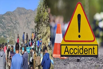 இந்தியாவில் 300 அடி பள்ளத்தில் விழுந்த பேருந்து: 36 பேர் பலி