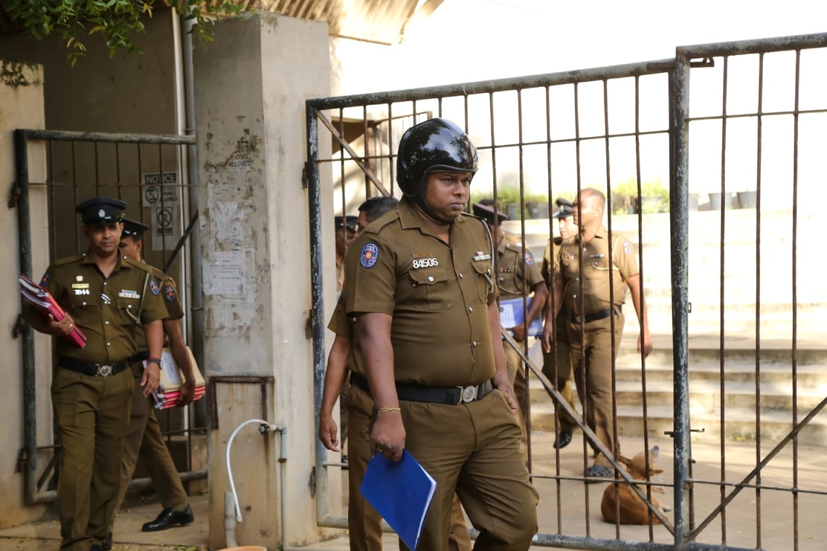 கொழும்பின் புறநகர் பகுதியில் அதிரடி நடவடிக்கை - பலர் பொலிஸாரினால் கைது | 15 Suspects Arrested In Ratmalana