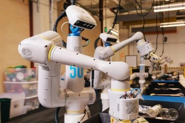 இனி உங்களுக்கும் வேலை இல்லை :ரோபோட்களையும் பணிநீக்கம் செய்த கூகிள்