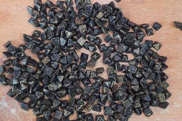 கறுப்பு தங்கத்துடன் சிக்கிய ஒருவர் அதிரடி கைது! | A Person Caught With Black Gold Arrested