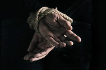 யாழ்ப்பாணத்தில் கந்து வட்டிக்காரர் அட்டகாசம்; நிர்வாணமாக்கி சித்திரவதை; அடக்கிய நீதிமன்றம்!