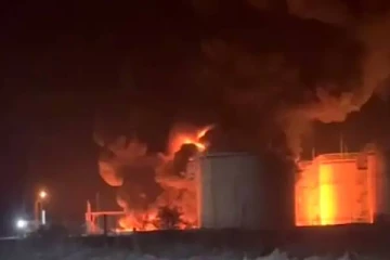 தீப்பற்றி எரிந்த ரஷ்யாவின் எண்ணெய் கிடங்கு: உக்ரைனின் ட்ரோன் தாக்குதல் என அறிவித்த ஆளுநர்