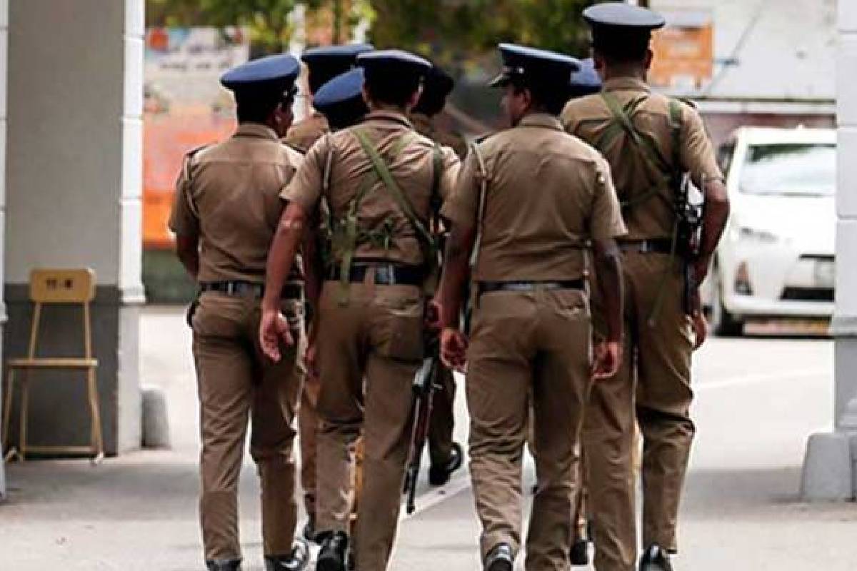 ஹட்டன் பகுதியில் பாடசாலை மாணவர்களுக்குள் மோதல் ; பழைய மாணவர் உட்பட மூவர் கைது | Clashes Between School Students In Hatton Area ஹட்டன் பகுதியில் பாடசாலை மாணவர்களுக்குள் மோதல் ; பழைய மாணவர் உட்பட மூவர் கைது | Clashes Between School Students In Hatton Area