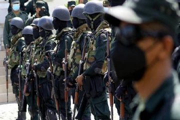 இராணுவத்தினரிடம் இருந்து மூன்று துப்பாக்கிகள் பறிப்பு