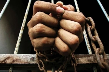 ප්‍රභල  අපරාධ කල්ලි නායකයෙකු අතට හසු කරගත් බිහිසුණු මෙහෙයුම.. (VIDEO)