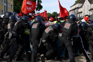 ஜேர்மனி போராட்டத்தில் வெடித்த வன்முறை ; பல பொலிஸார் காயம்