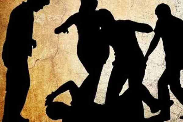 இரு குழுக்களுக்கிடையில் இடம்பெற்ற மோதல்; நபருக்கு நேர்ந்த கதி | A Conflict Between Two Groups
