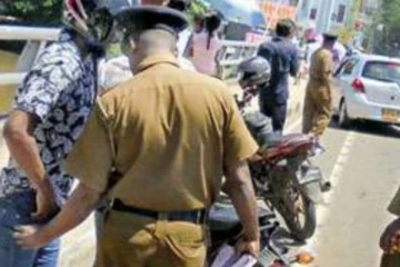 அரச விடுதியில் புகுந்து திருடிய குற்றச்சாட்டில் மூவர் கைது