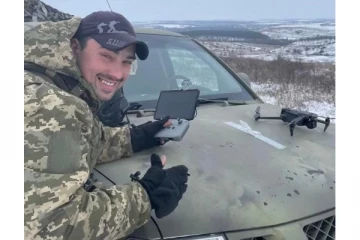 போரில் இறந்த கணவனின் அஸ்தியை கனடா கொண்டு வருவதற்காக உக்ரைன் சென்றுள்ள பெண்