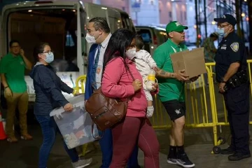 வலுக்கட்டாயமாக அழைத்துச் செல்லப்பட்ட புலம்பெயர்ந்தோர்... பொலிசுக்கு தகவல் அளித்த நபரால் பரபரப்பு