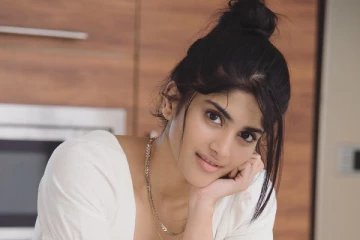 யாரும் பார்த்திராத மேகா ஆகாஷின் சிறுவயது புகைப்படம்..எப்படி இருக்கிறார் என்று பாருங்கள்