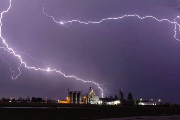 கடும் மின்னல் தாக்கம் ; வளிமண்டலவியல் திணைக்களம் எச்சரிக்கை | Severe Lightning Strike Meteorological Warns