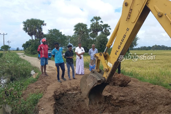 தாழிறங்கிய வேத்துச்சேனை பகுதி வீதி! விடுக்கப்பட்டுள்ள கோரிக்கை | Opening Of The Airlocks Of Navagirikulam Batti