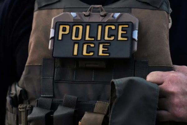 சுவிஸ் நாட்டவர்கள் மூன்று பேர் அமெரிக்காவில் கைது | Usa Three Swiss Arrested By Ice