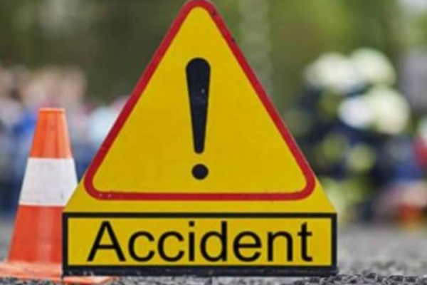 தெற்கு அதிவேக நெடுஞ்சாலையில் பாரிய விபத்து: சிறுமி உட்பட 5 பேர் வைத்தியசாலையில்! | Southern Expressway Accident 5 People Injured