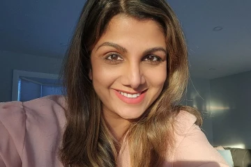 ரம்பா உயரத்துக்கு வளர்ந்த அவர் மகள்.. பள்ளியில் பட்டம் வாங்கிய அவரது வீடியோ