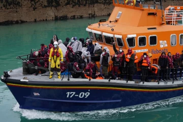 ஒரே நாளில் பிரித்தானியாவிற்குள் நுழைந்த 1000-க்கு மேற்பட்டோர்: ஆங்கில கால்வாயில் மேலும் சில உயிர்கள் பலி