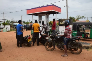 மன்னாரில் கிராம ரீதியான எரிபொருள் விநியோகம் முன்னெடுப்பு (Photos)