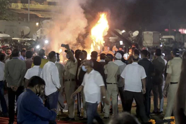 இந்தியாவின் அரசியல் எதிரி நாடுகளையும் இசையால் கவர்ந்திழுத்த இசைக்குயில் மங்கேஷ்கர்! (காணொளி) | Latha Condolence By World Leaders இந்தியாவின் அரசியல் எதிரி நாடுகளையும் இசையால் கவர்ந்திழுத்த இசைக்குயில் மங்கேஷ்கர்! (காணொளி) | Latha Condolence By World Leaders