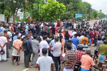 யாழில் காணியுரிமை கோரி பல்கலைக்கழக மாணவர்கள் ஆர்ப்பாட்டம் (Video)