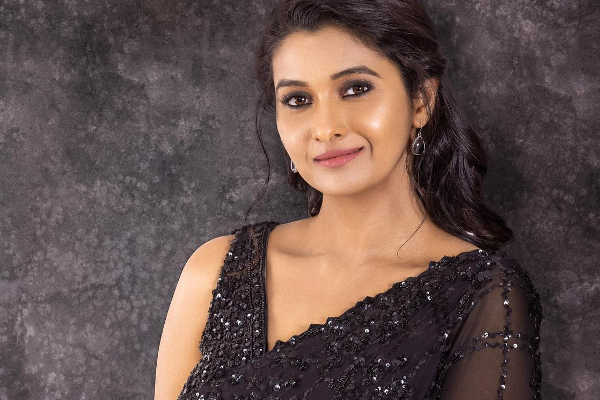 அவர் படம்னா எதையும் கேட்க மாட்டேன்.. யாரை சொல்கிறார் பிரியா பவானி ஷங்கர்? | Priya Bhavani Shankar Wants Vetrimaaran Film