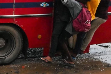 பேருந்து மிதிபலகையில் பயணித்த இளைஞன் யாழில் உயிரிழப்பு