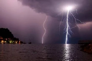 மின்னல் தாக்கி பெண் ஒருவர் பலி