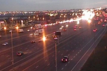 கனடாவில் விபத்து பற்றி பேசிக் கொண்டிருந்த இளம் பெண்ணுக்கு நேர்ந்த சோகம்