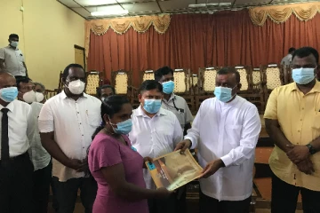 வவுனியாவில்  காணி அமைச்சின் நடமாடும் சேவை முன்னெடுப்பு(Photos)