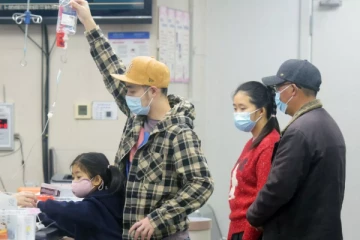 பரவிவரும் HMPV வைரஸ் தொற்று: ’அற்புத மருந்து’ வாங்க முண்டியடிக்கும் மக்கள் கூட்டம்